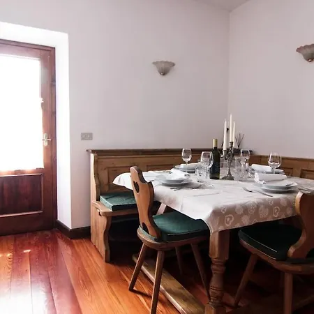 Reddish Deer House ::: Cadore Dolomiti *